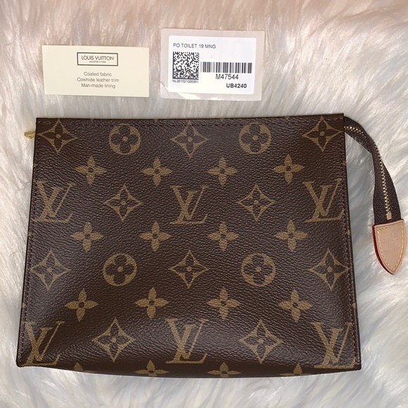 Louis Vuitton Toiletry 19 - Picture 3 of 15